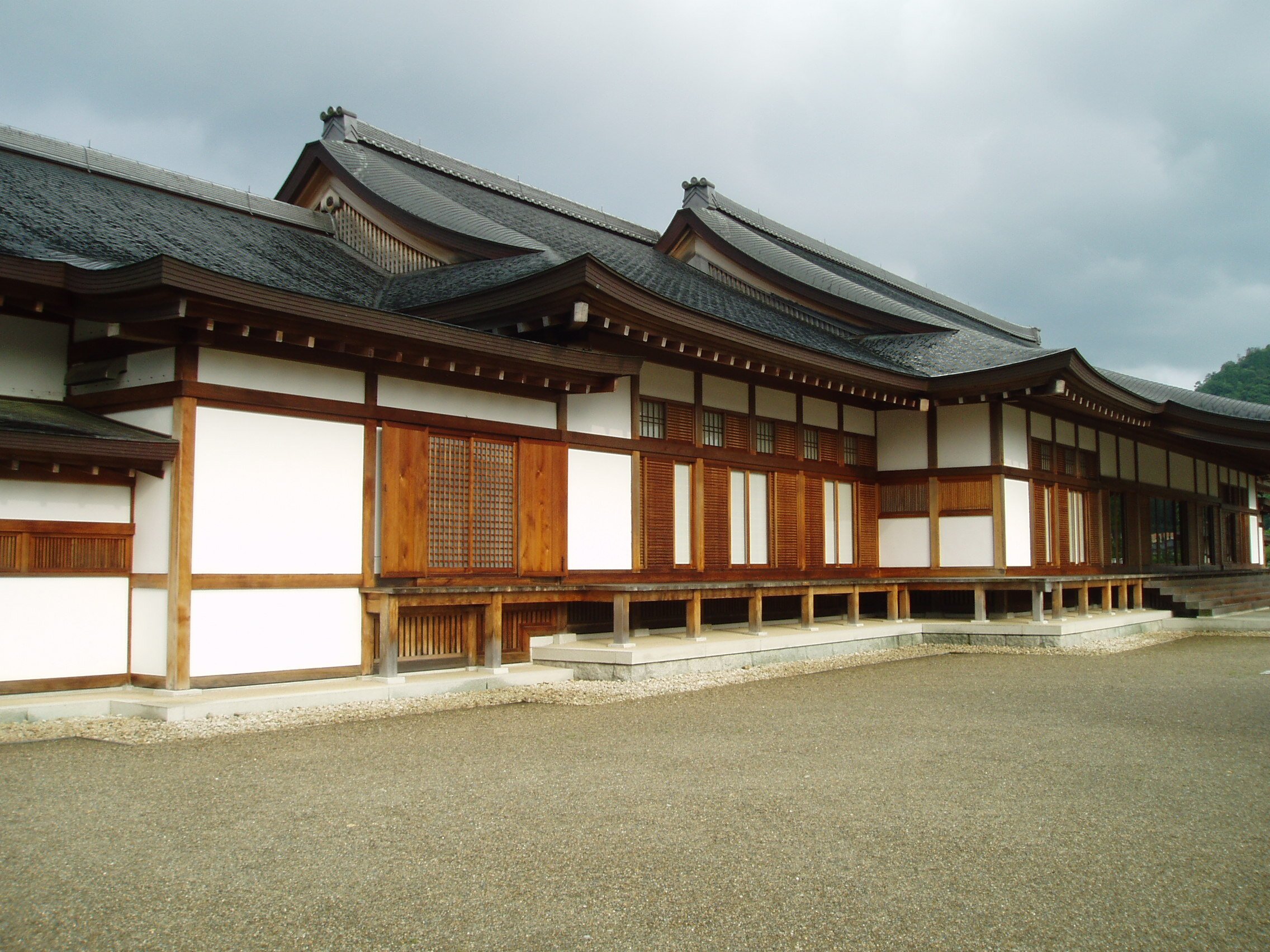 ⛩️ 장생전 본전(조세이덴 혼덴) 이미지 3